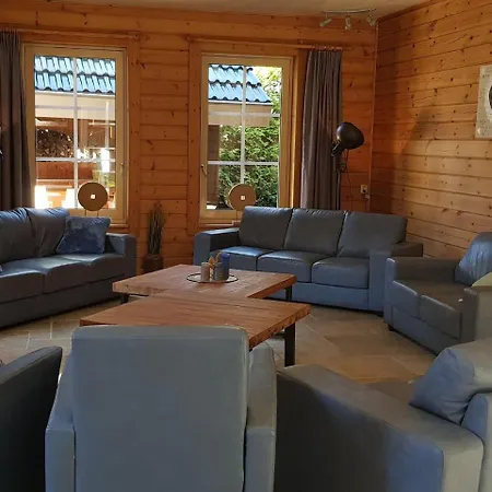 Beautiful House On The Edge Of The Forest הונדרלו