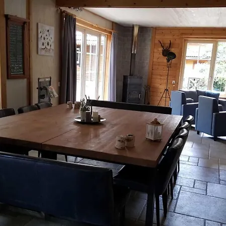 Beautiful House On The Edge Of The Forest הונדרלו