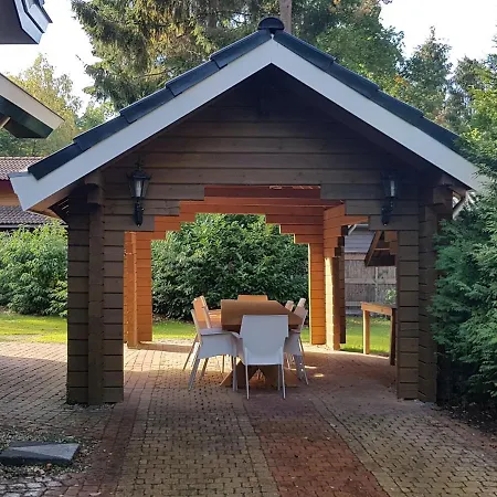 Hébergement de vacances Beautiful House On The Edge Of The Forest